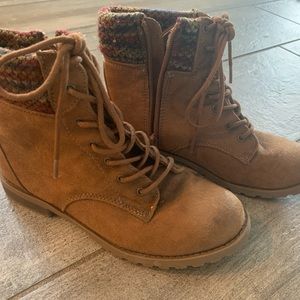 American Eagle brown boots size 4.5